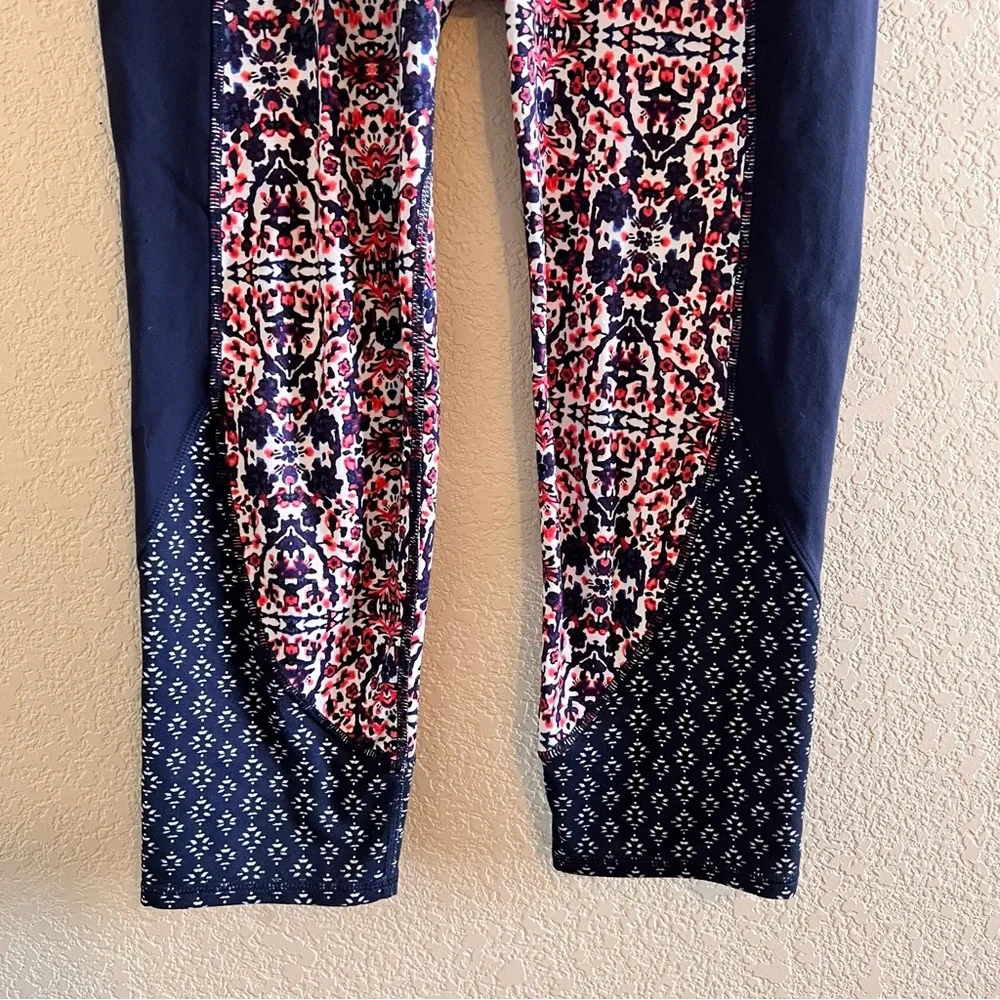 Athleta High Rise Indigo Shores Chaturanga Capri Leggings Size Small